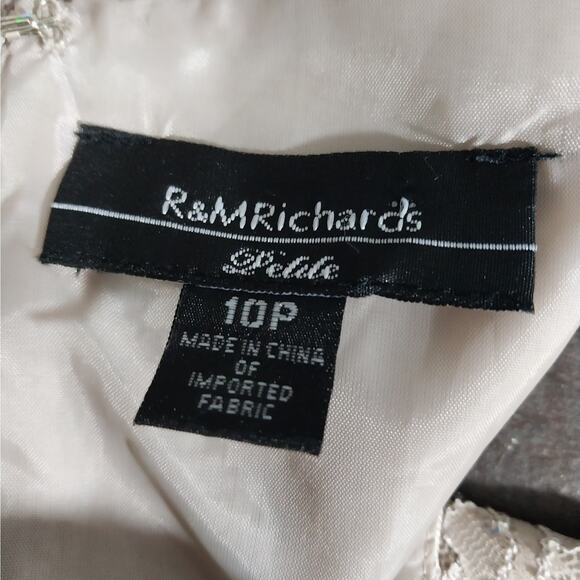 R & M RICHARDS PETITES! CHAMPAGNE BEIGE SATIN, LACE & RHINESTONE DRESS! SZ 10P - Picture 8 of 9
